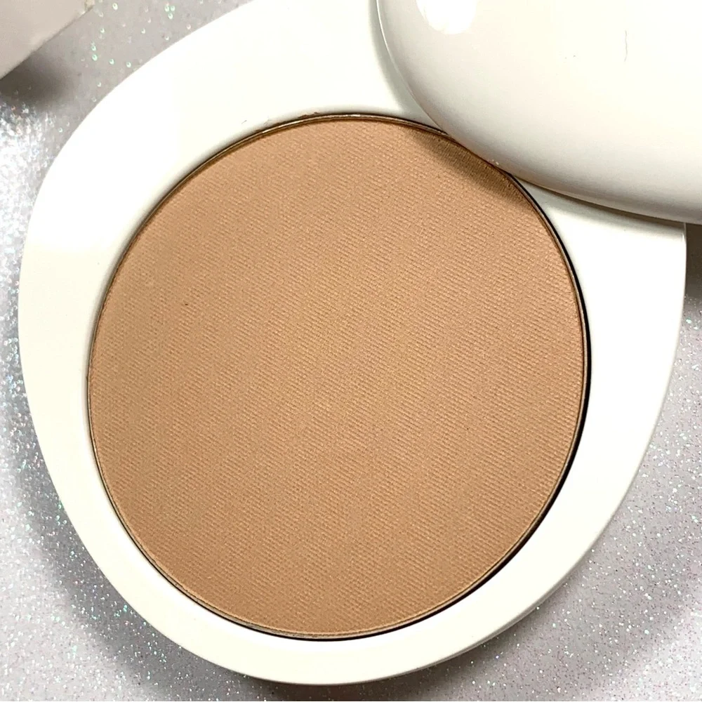 Lilah b Foundation b Classic BNIB